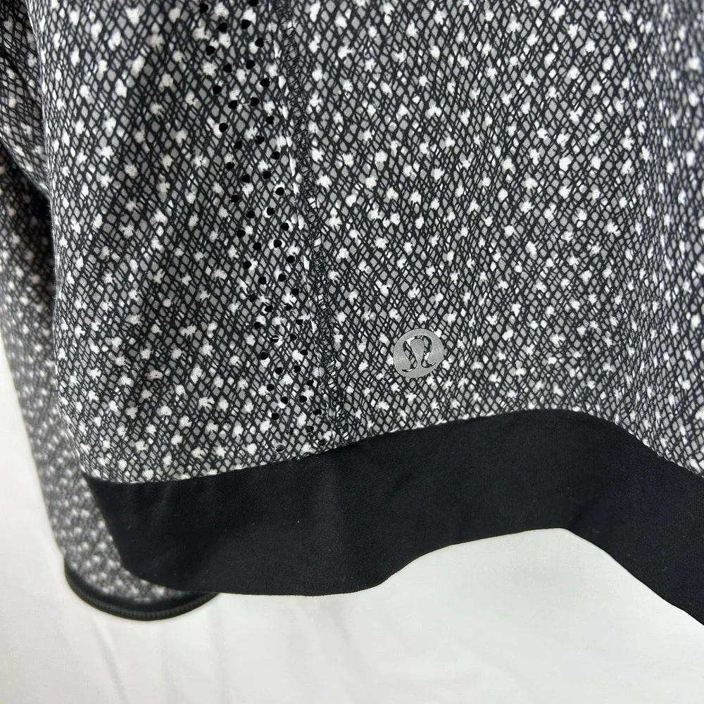 Lululemon Hit It Jacket Women Sz 8 Frozen Fizz White Black Swift Ultra Full Zip‎